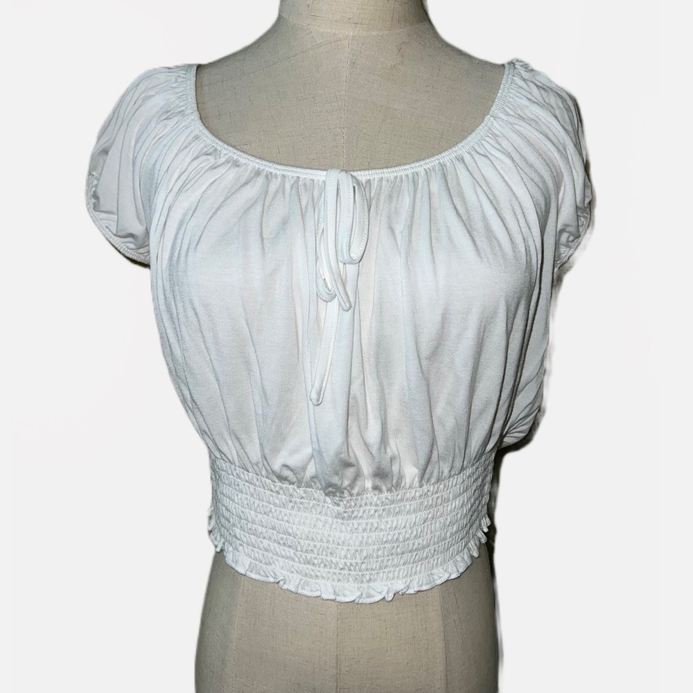 FOREVER 21 | White rounded neckline crop top short sleeve